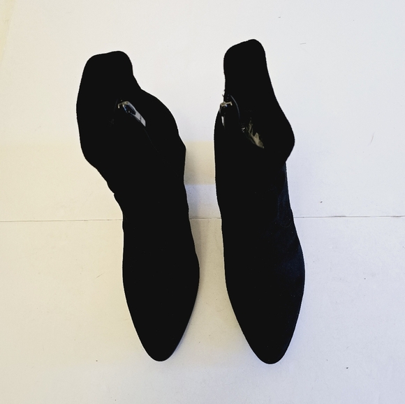 Marc Fisher Women's Faux Suede Black Ankle Booties Block Heels Size 11 - Picture 4 of 17